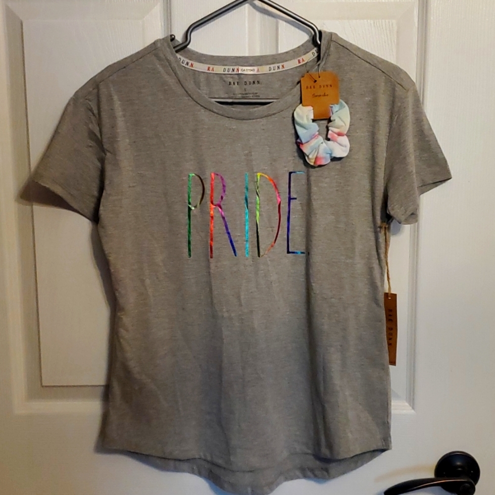 Bnwt Rae Dunn PRIDE rainbow tshirt sz sm